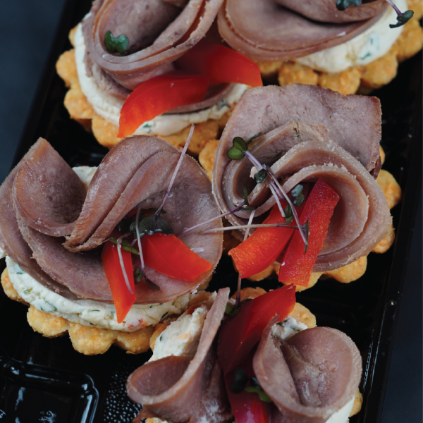 Groziņi ar liellopa mēli un mārrutku krēmu, 5gab