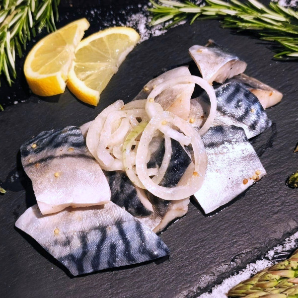 Skumbrija pikantā sālījumā