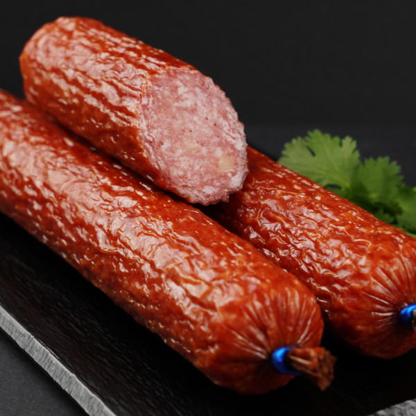 Pusžāvēta desa ar cieto sieru