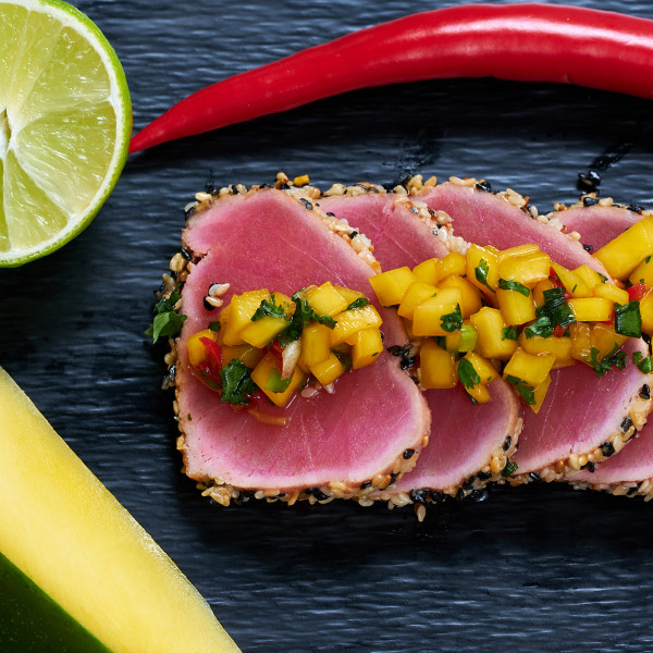 Tunča ''Tataki'' ar mango čili salsu