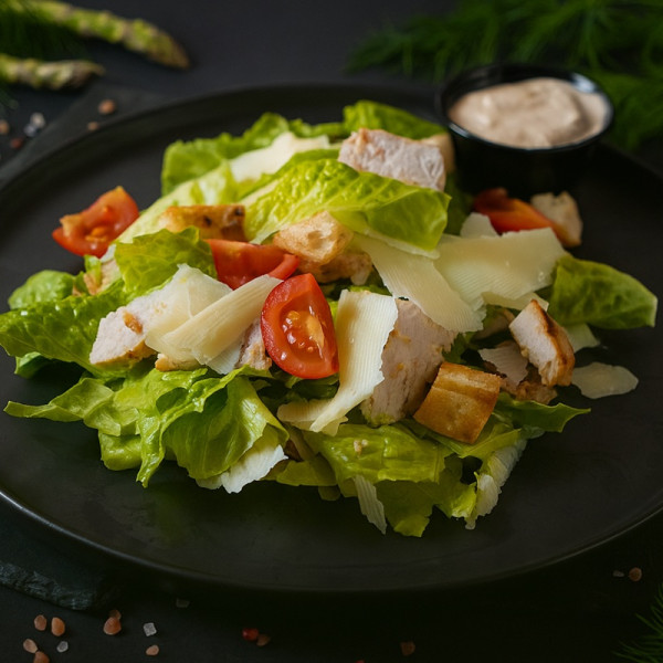 Salāti "Cēzara"  ar cāļa fileju, 230g