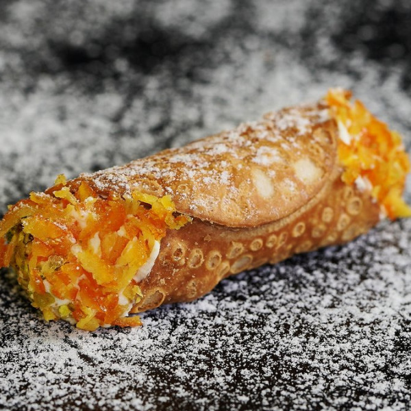 Itāļu deserts ''Cannoli''