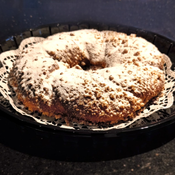 Kliņģeris ar vārīto krēmu un avenēm (600g)