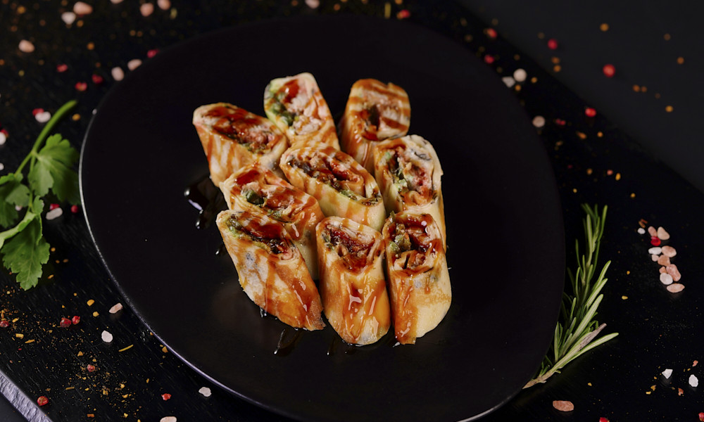 Pankūku rolli ar kūpināto zuti un masago ikriem, 1 gab