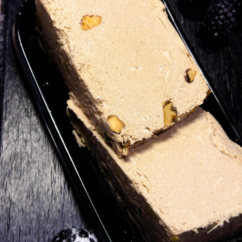 Vaniļas sezama halva ar pistācijām