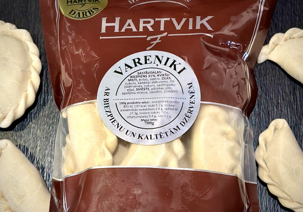 Saldēti vareņiki ar biezpienu un dzērvenēm