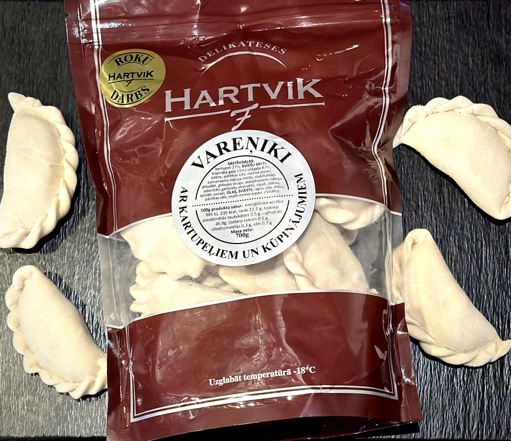 Saldēti vareņiki ar kartupeļiem un kūpinājumiem