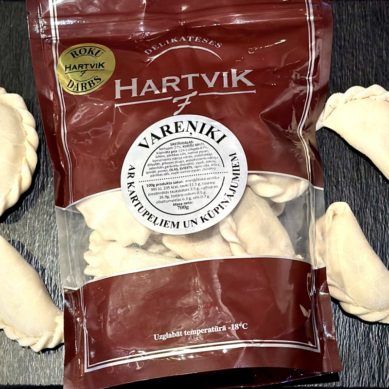 Saldēti vareņiki ar kartupeļiem un kūpinājumiem