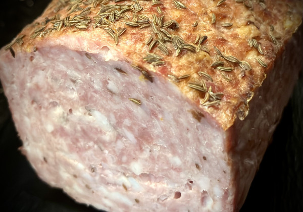 Cepta gaļas maize ar ķimenēm