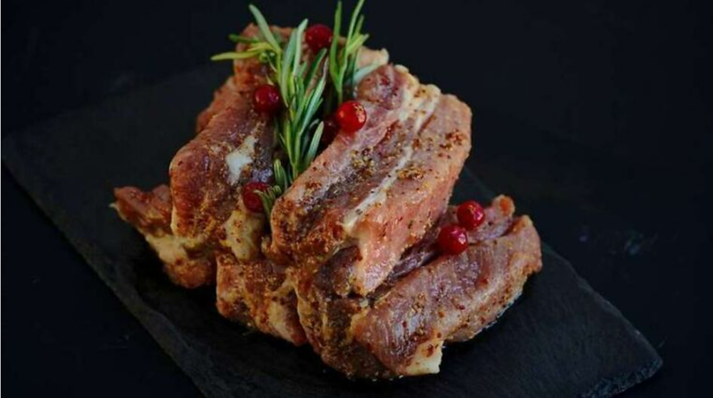 Cūku ribas medus-sinepju marinādē