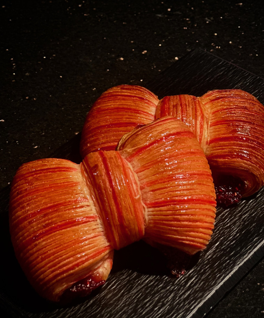 Franču smalkmaizīte "Aveņu bantīte ar vārīto krēmu