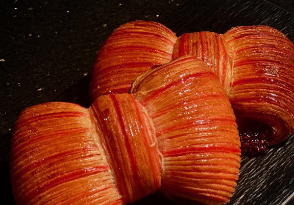 Franču smalkmaizīte "Aveņu bantīte ar vārīto krēmu