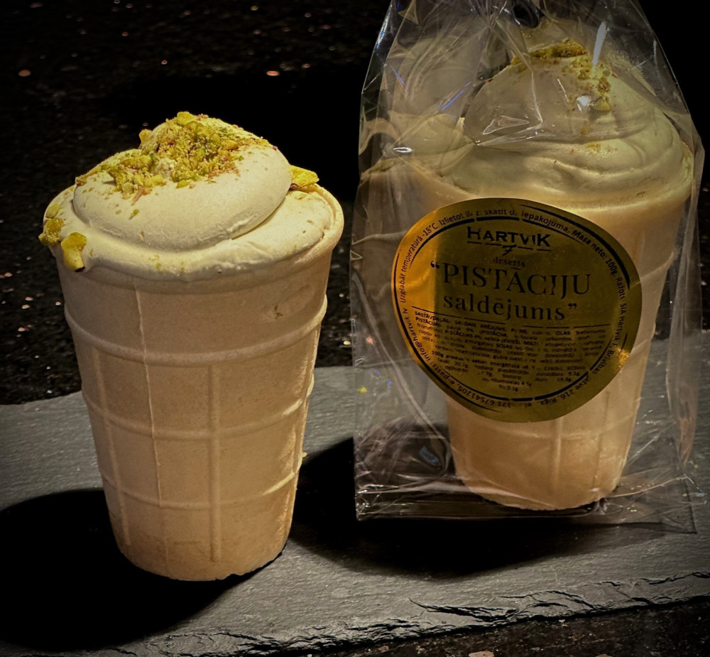 Pistāciju saldējums vafelē