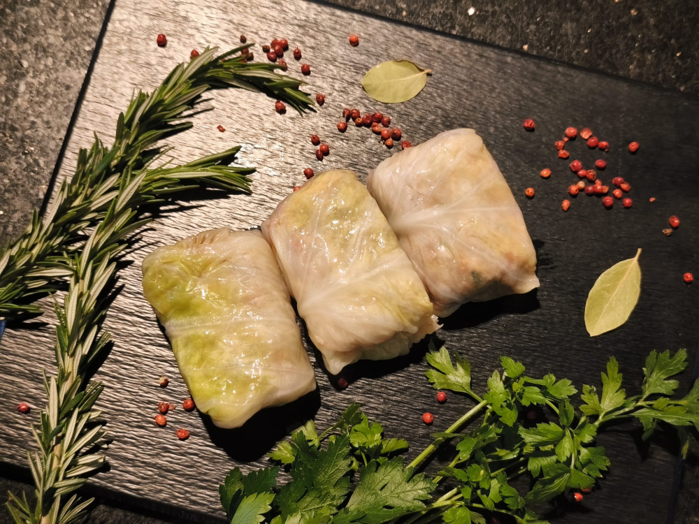 Kāpostu tīteņi ar cūkgaļu