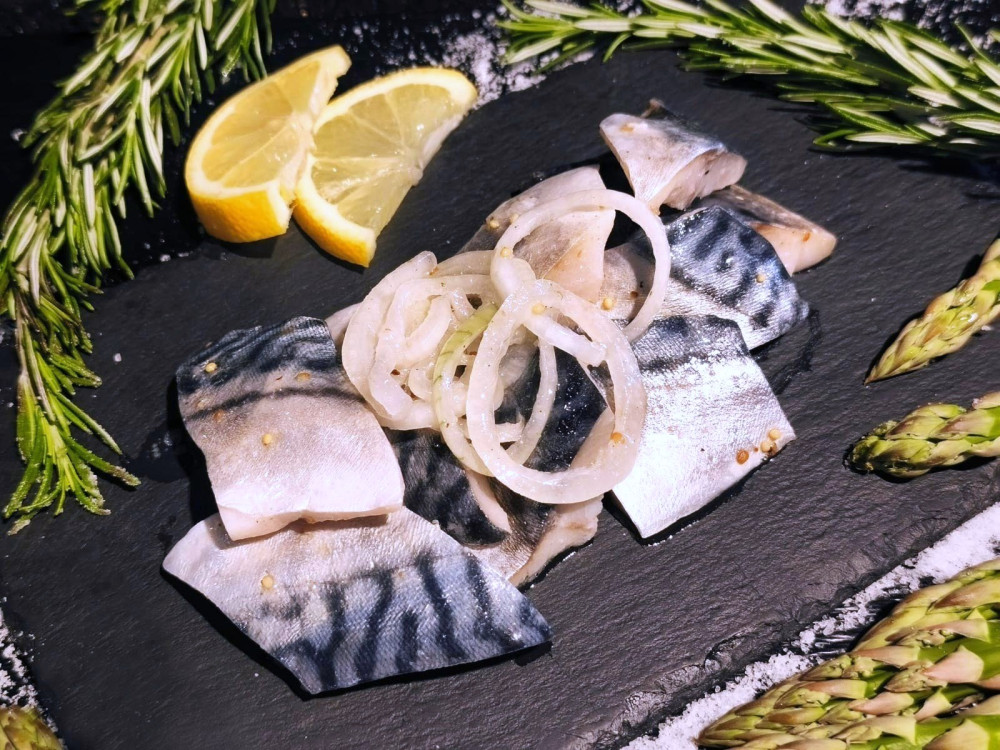 Skumbrija pikantā sālījumā