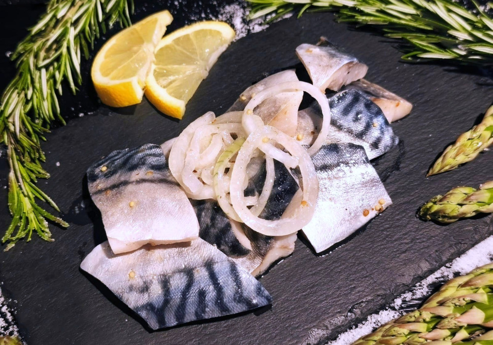 Skumbrija pikantā sālījumā