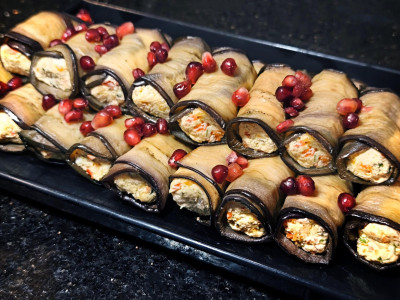 Baklažānu rullīši ar kazas siera pildījumu