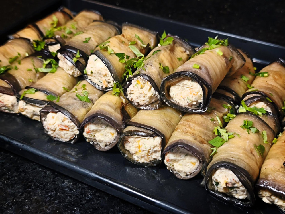 Baklažānu rullīši ar Fetaki sieru pildījumu