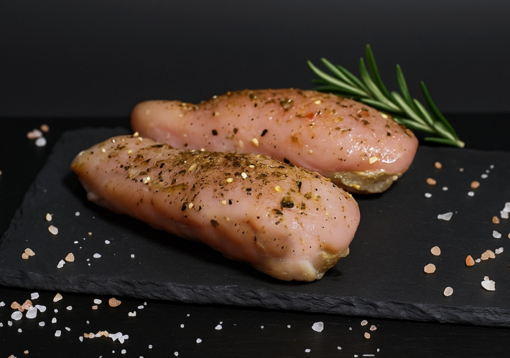 Pildīta vistas fileja ar baravikām