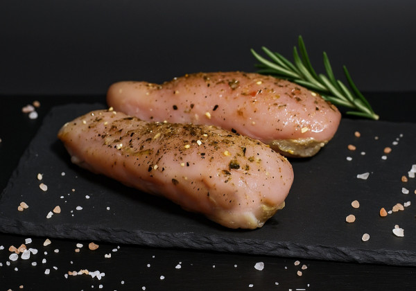 Pildīta vistas fileja ar baravikām