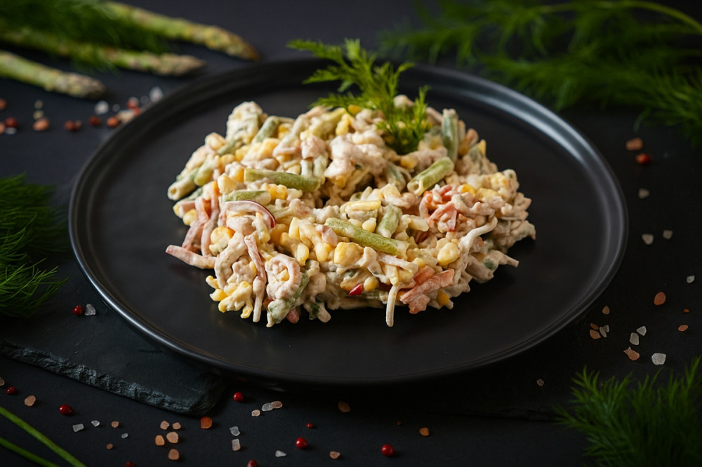 Salāti ar kūpinātu teļa gaļu