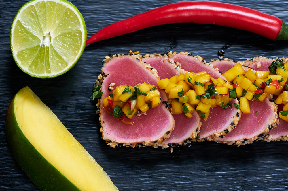 Tunča ''Tataki'' ar mango čili salsu