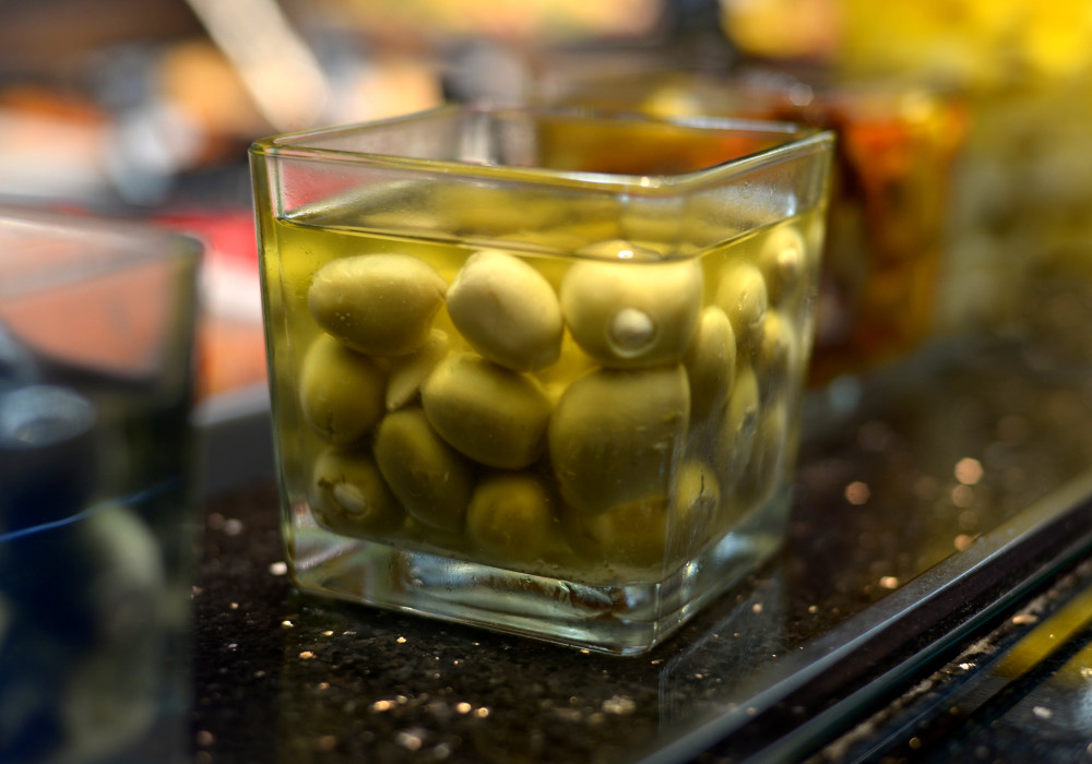 Olīvas zaļās pildītas ar mandelēm, eļļā