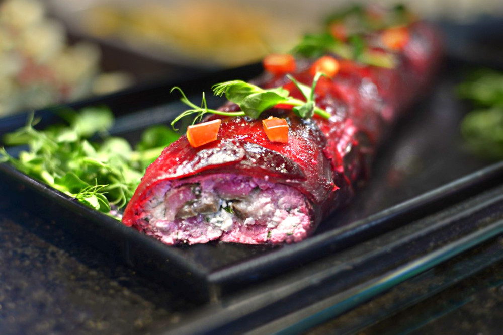 Biešu rulete ar biezpienu un siļķi