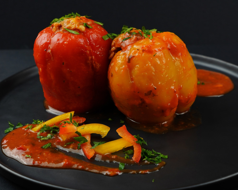 Pildīta paprika mērcē